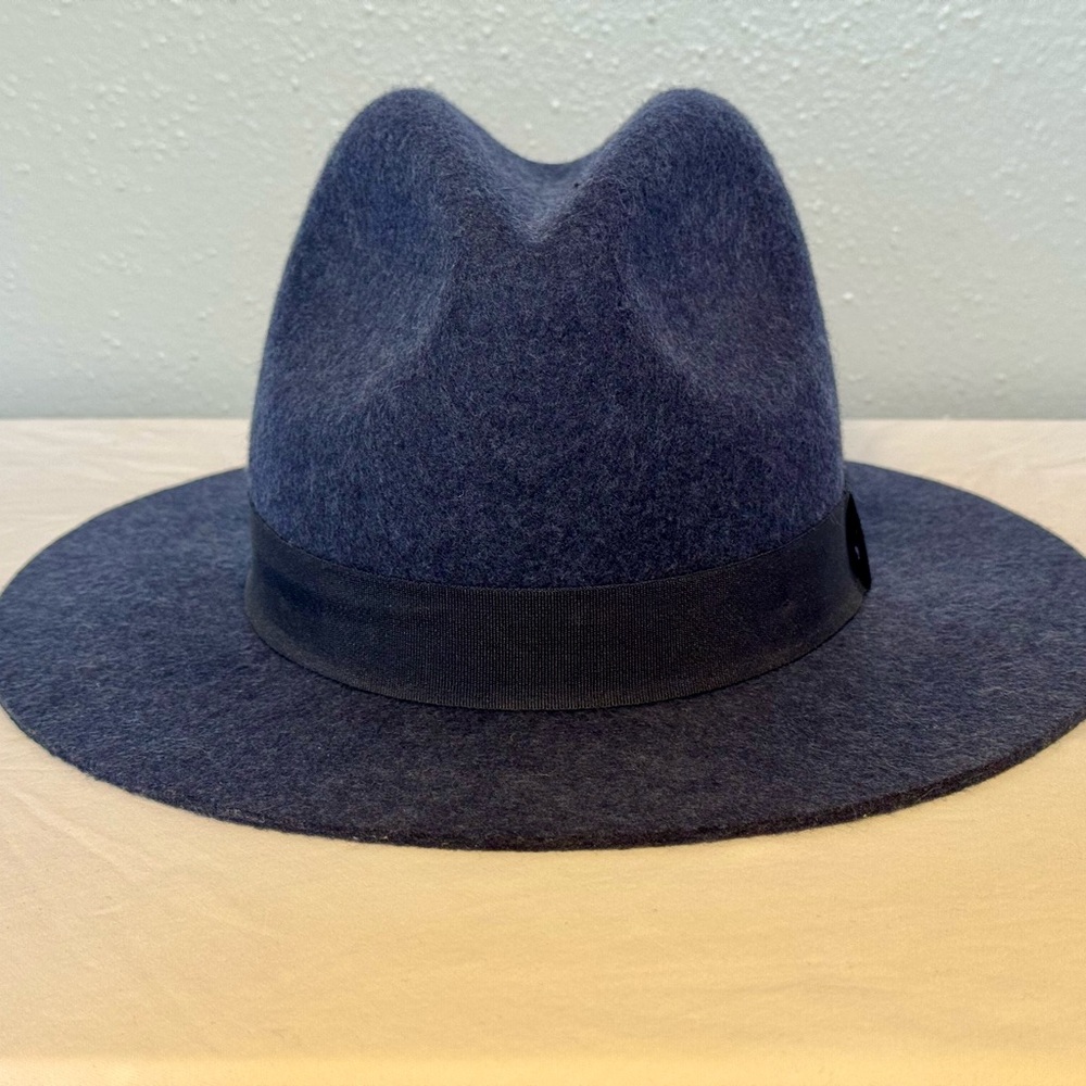 Banana Republic Ladies S/M Felt Fedora Hat, Navy Blue, Like-New